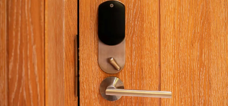 Automatic Locking Door Knob Coronado